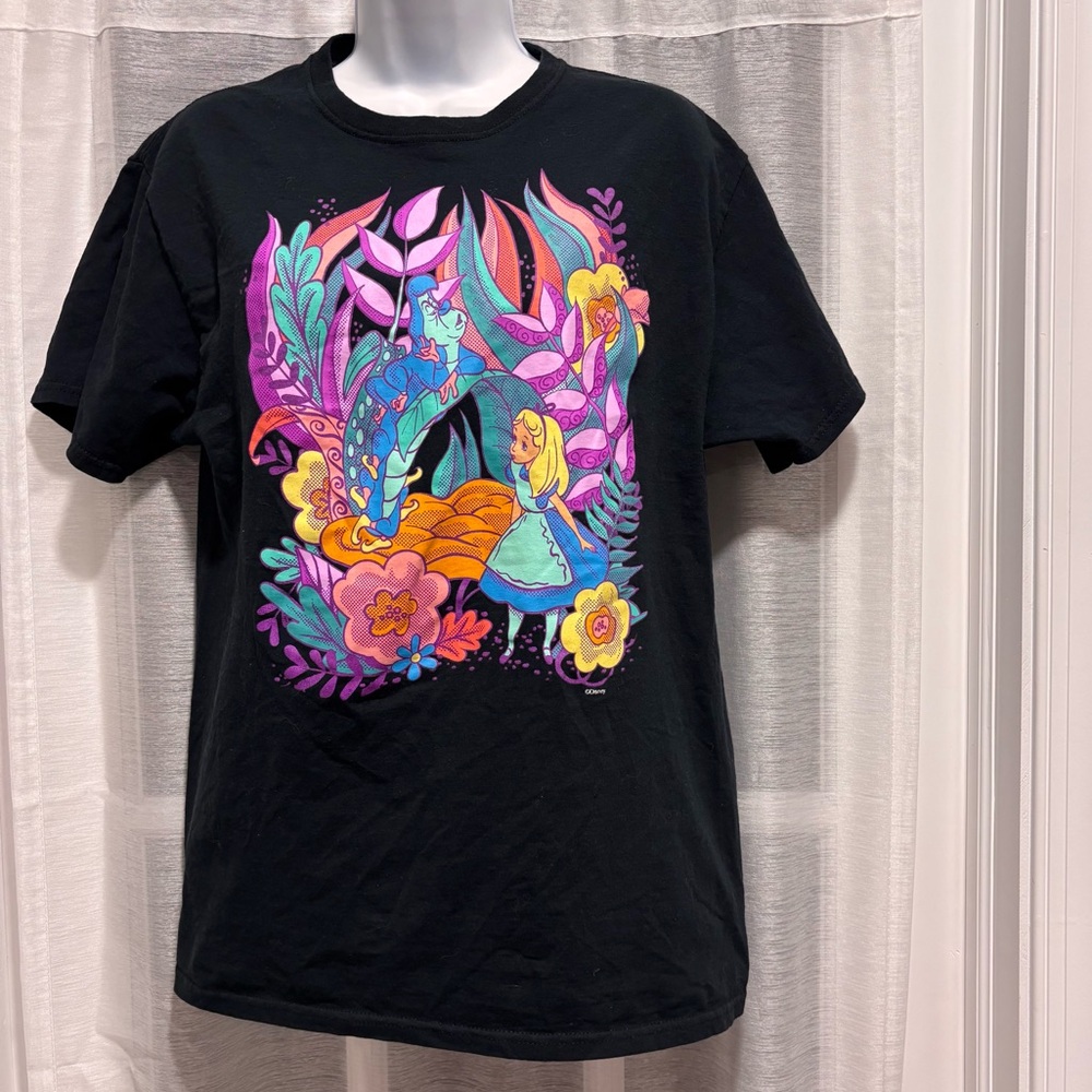 Fruit of the Loom Alice in Wonderland Black Graphic T-Shirt Women’s Medium